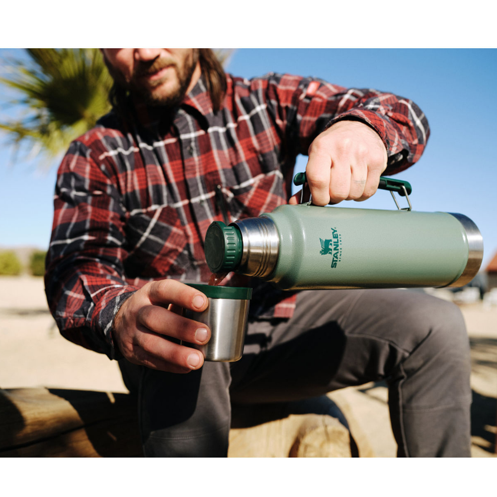 Stanley Classic Legendary Bottle: Vacuum Insulated Thermos of the